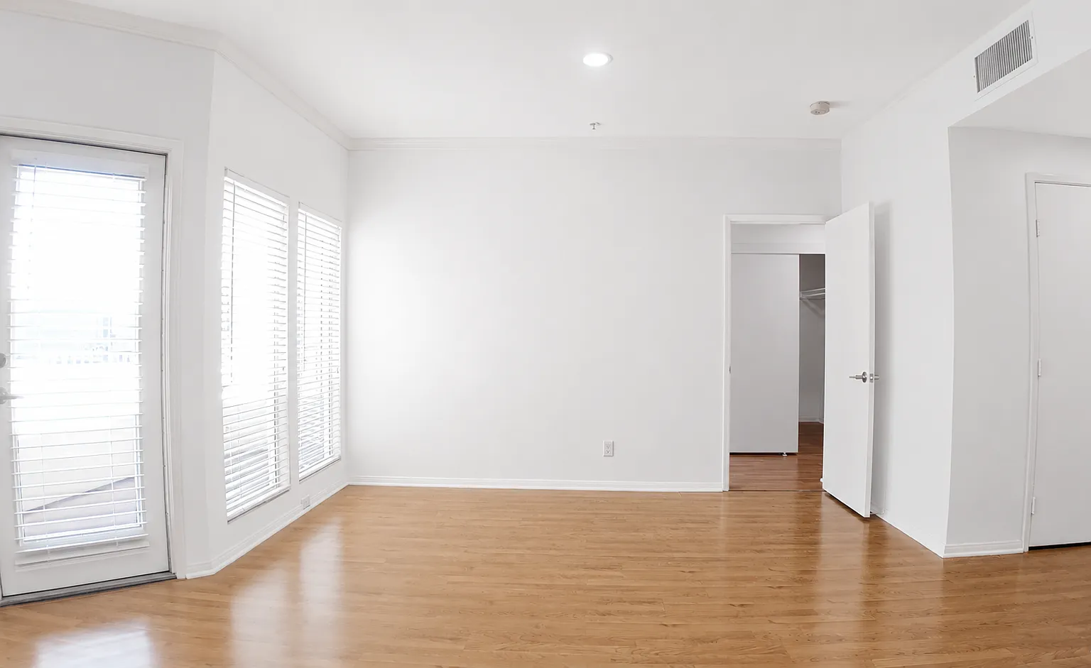 1 bed, 735 sqft, $2,700 — Photo 3
