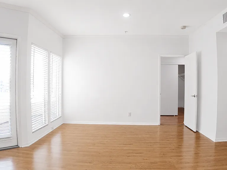 655 Columbia St #313 — Photo 3