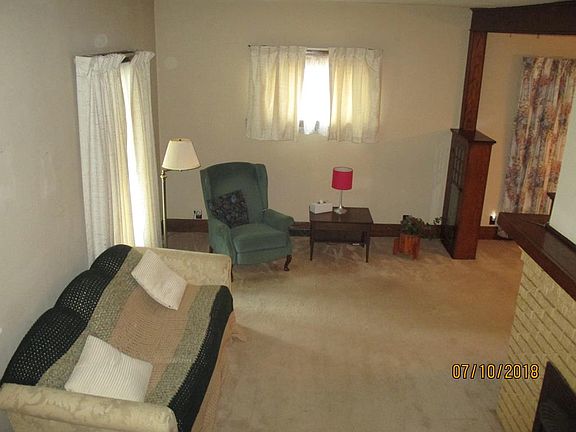 3rd image of 645 Cherry St