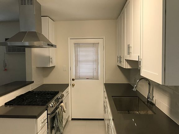 3rd image of 5919 1/2 Comey Ave