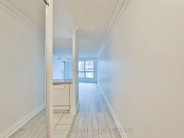 2111 Lake Shore Blvd W, Toronto, ON