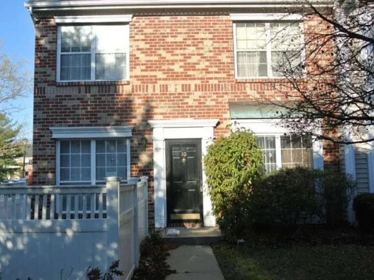10 Brighton Way — Photo 1