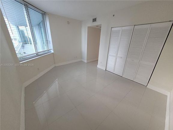 3rd image of 325 Biscayne Blvd #1719