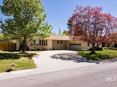 520 Fairway Dr, Pocatello, ID, 83201