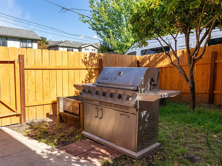 1310 Peach St — Photo 23