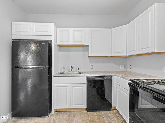 4th image of 152 Elmer Ave #1