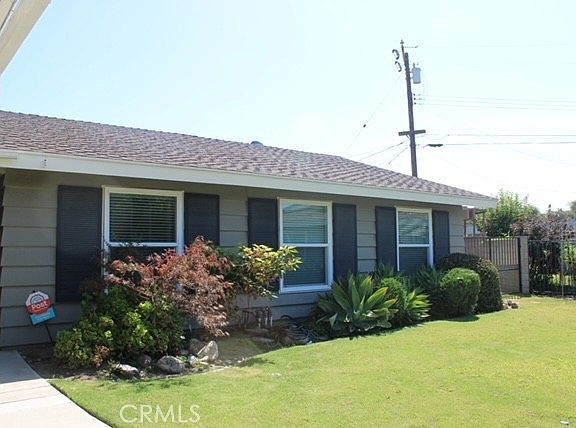 3rd image of 548 Stanford Ave