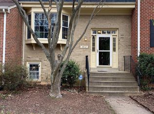 4912 Carriagepark Rd, Fairfax, VA 22032