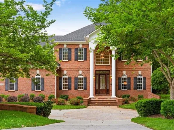 344 Lake Point Ln, Belews Creek, NC 27009