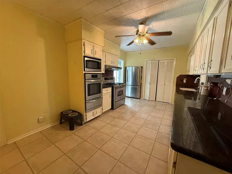231 E Live Oak St #A — Photo 10