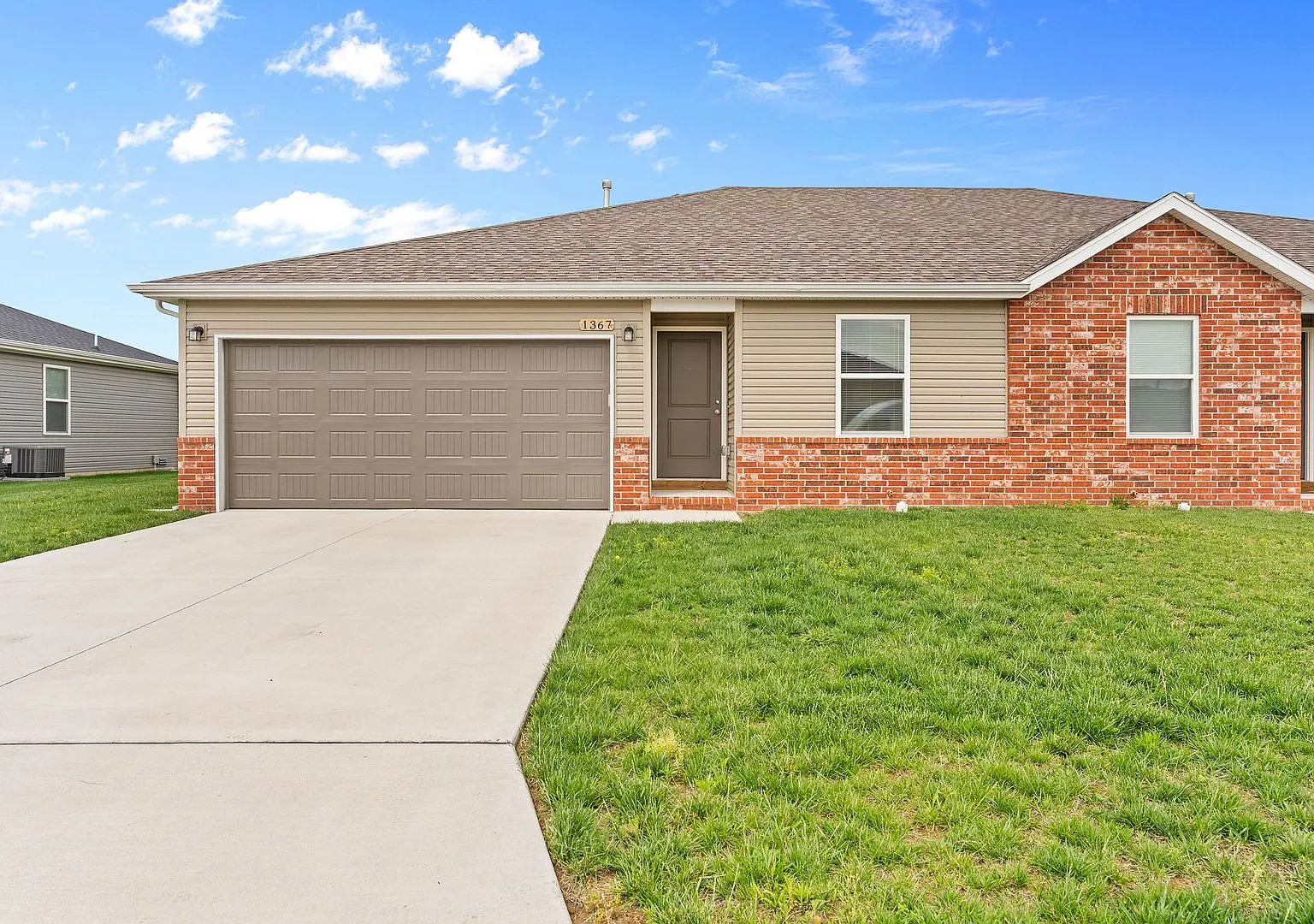 Newly built 3 bedroom duplex-Westbury Gardens! — Photo 2