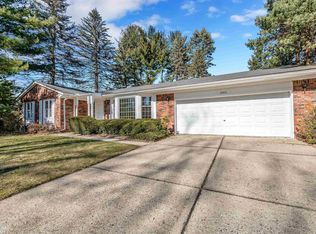 19873 Thousand Oaks Dr, Clinton Township, MI