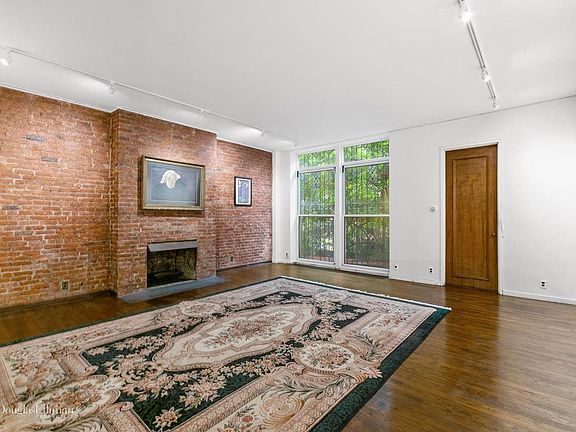 2nd image of 141 W 94th St