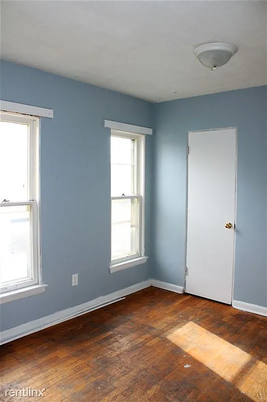 Building Photo - 729 E Vine St #3