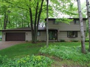 1037 Harwood Ave, Green Bay, WI 54313