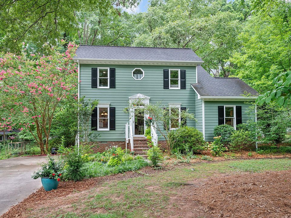 1st image of 7 Fox Chase Ln