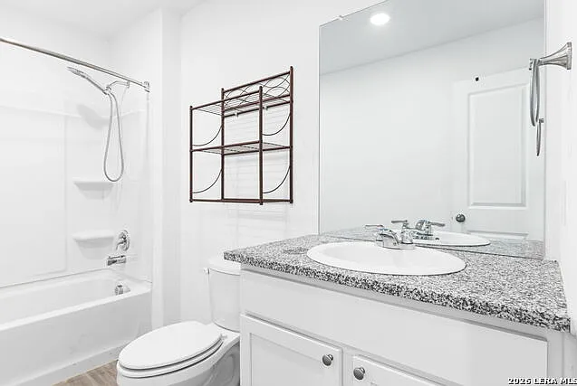 422 De Herrera — Photo 3