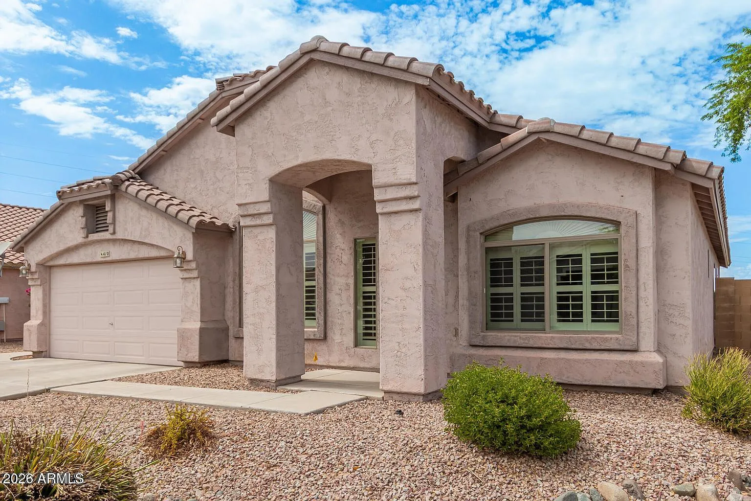 3 bed, 2.0 bath, 1901 sqft, $2,450 — Photo 2