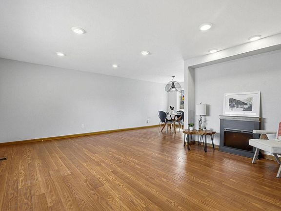 2nd image of 10448 Dale Cir