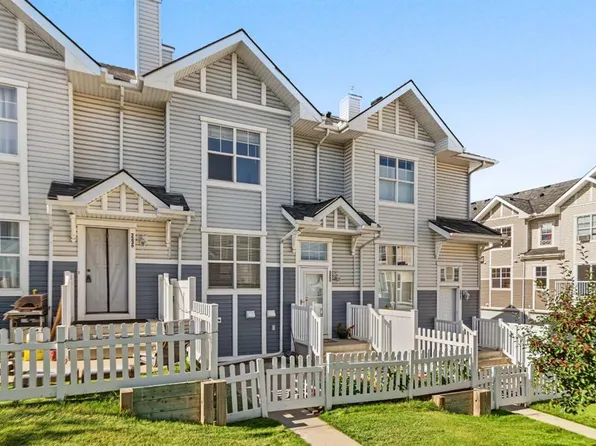 3240 New Brighton Gdns SE, Calgary, AB T2Z 0A3