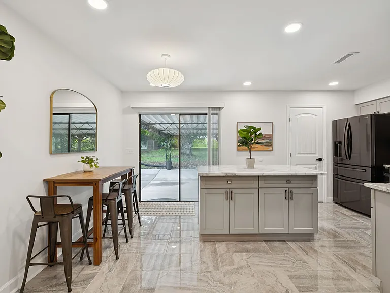1013 Brink Pl — Photo 6
