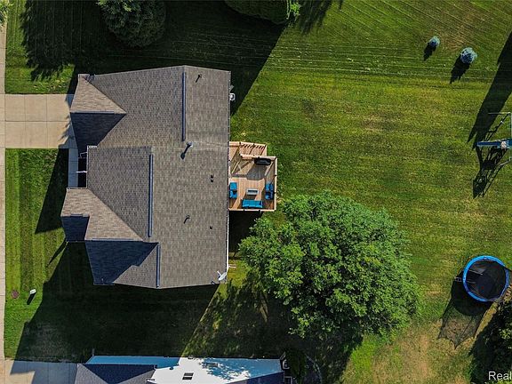 5th image of 934 Running Brook Dr