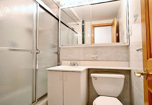 4th image of 320 W 108th St APT 3a
