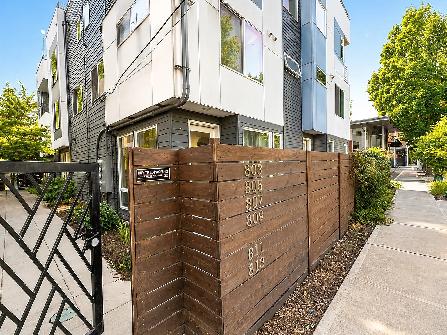 3 bed, 1210 sqft, $3,200 — Photo 2