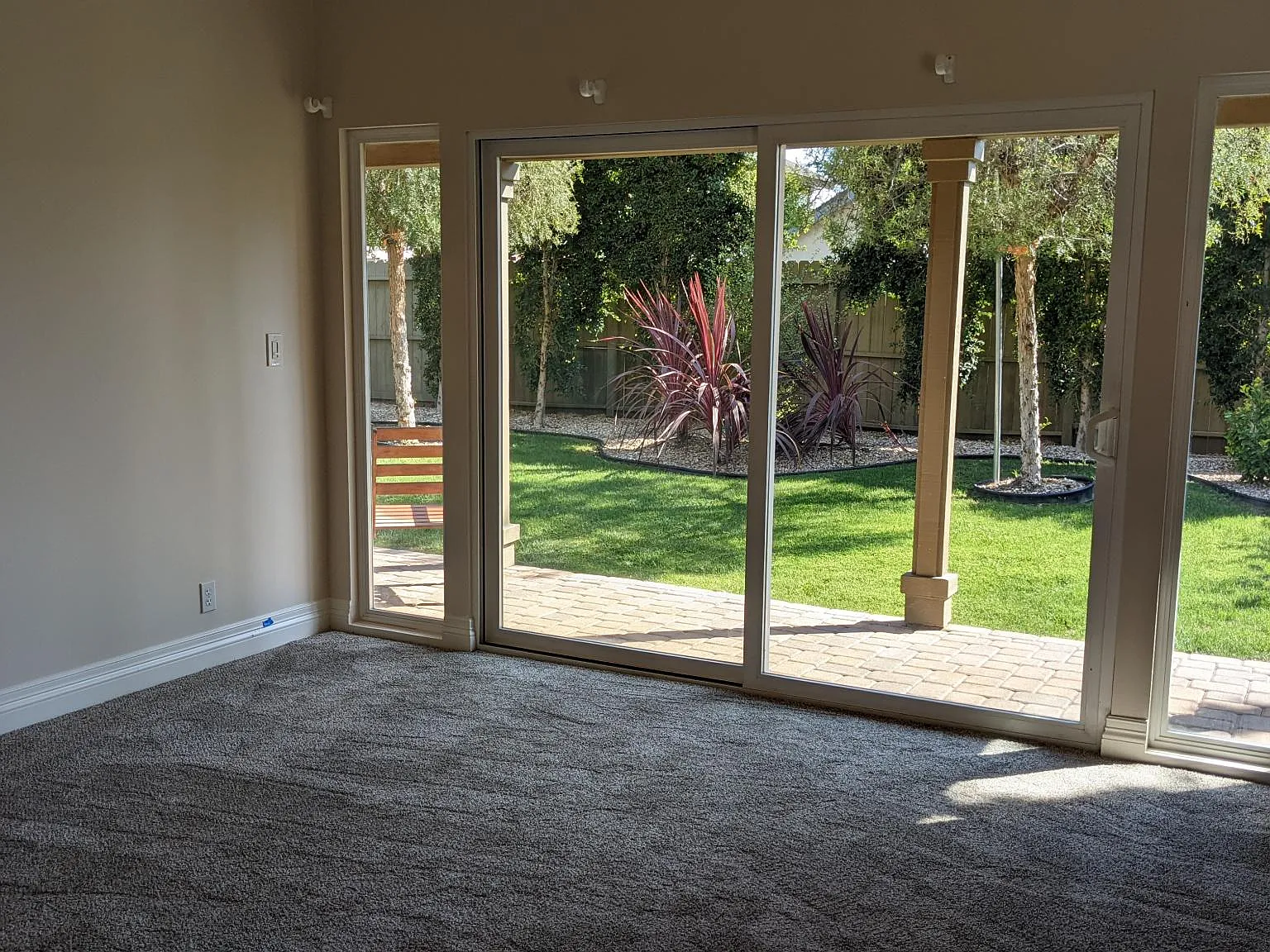 4 bed, 2.5 bath, 1696 sqft, $4,800 — Photo 2