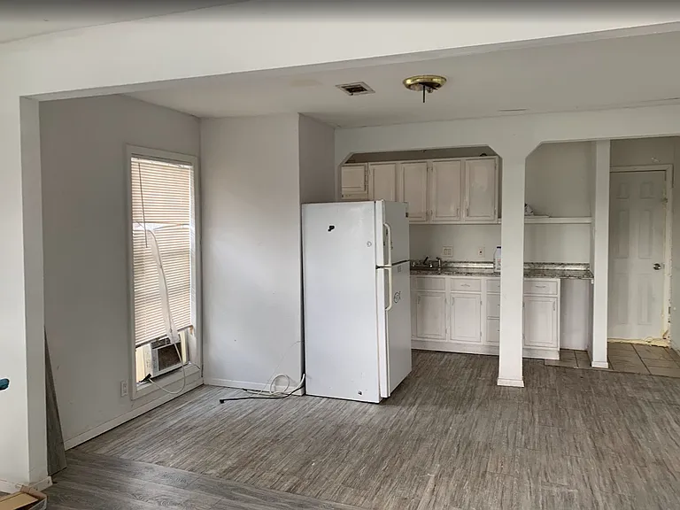 5835 Albert Dr — Photo 1