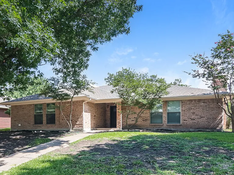 405 W Marble St — Photo 3