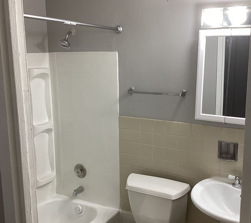 2nd image of 6535-5 S Lowe Ave