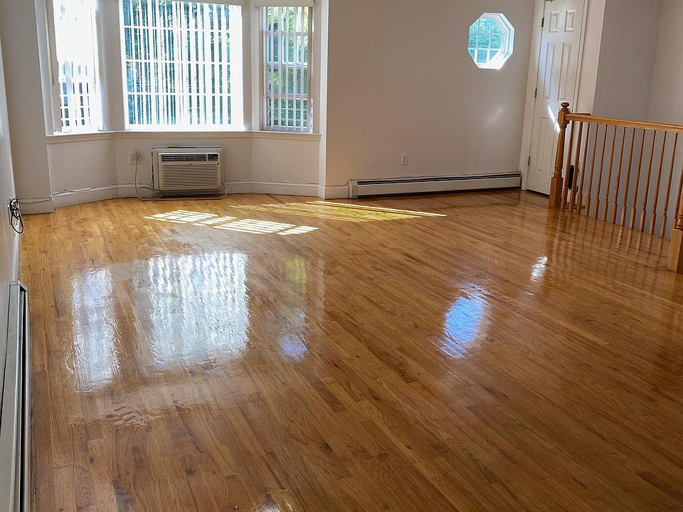 1st image of 16717 65th Ave Floor 2