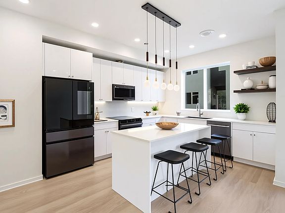 3rd image of 4811 Denton Dr #105