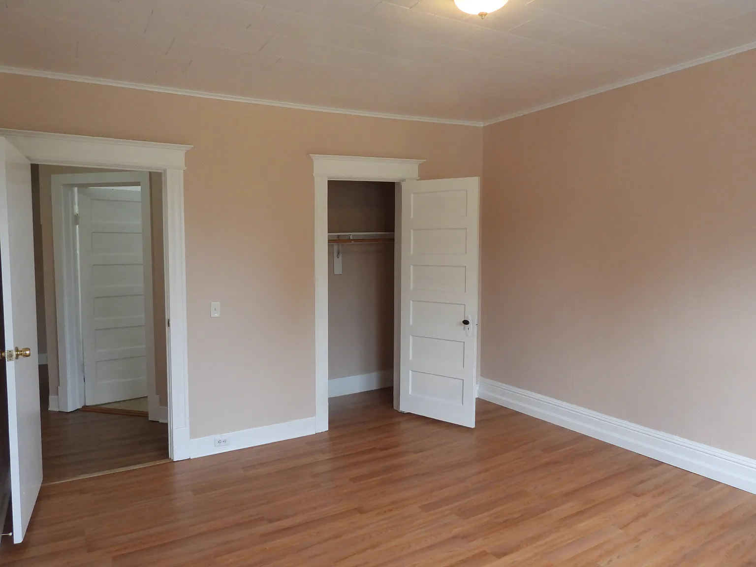 2 bed, 1000 sqft, $1,150 — Photo 2