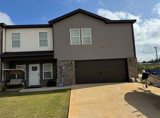 230 Beau Claire Cir, Byron, GA 31008