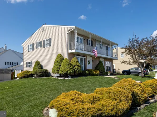 645 W Wiltshire Dr, Wallingford, PA 19086