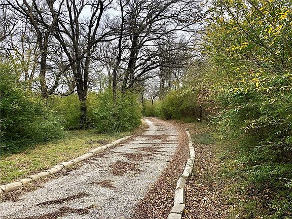 3rd image of 7024 Red Bud Ln