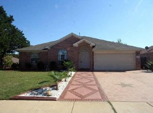 212 Yosemite Dr, Mansfield, TX 76063