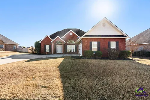601 Huntwood Ln Photo 1