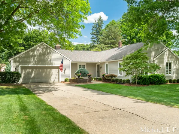 6479 Ridgemont Dr SE, Grand Rapids, MI 49546