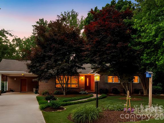 3rd image of 112 Amity Cir