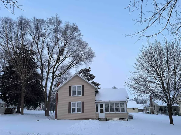 207 West St, Monroe Center, IL 61052