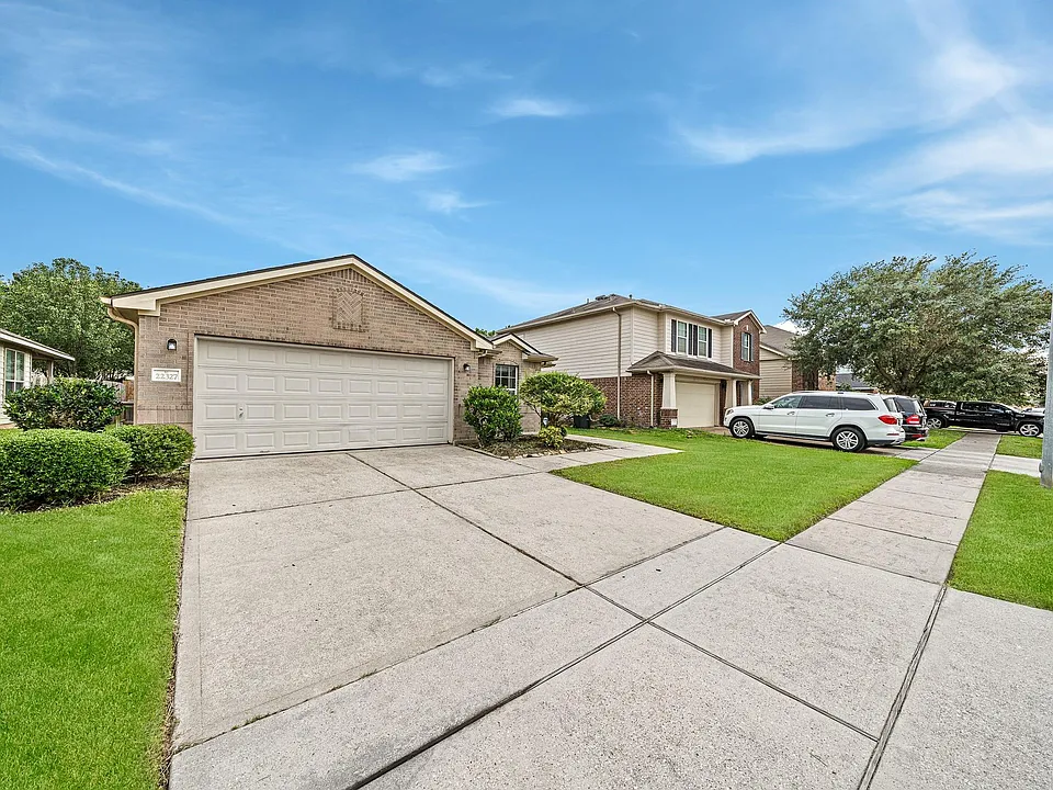 22327 Albee Dr