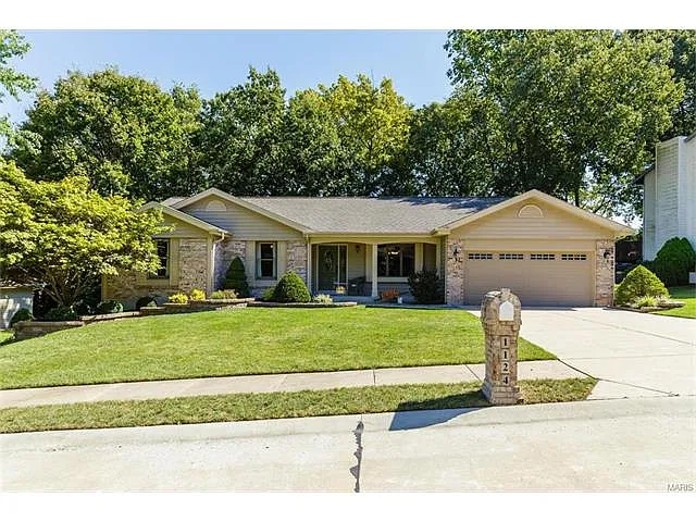 1124 Lancaster Dr photo 1