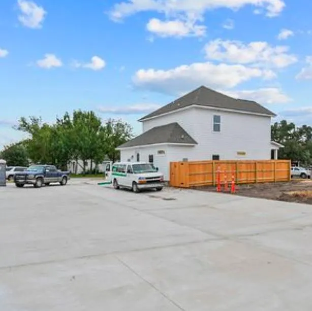 5 bed, 5.5 bath, 1954 sqft, $5,500 — Photo 2