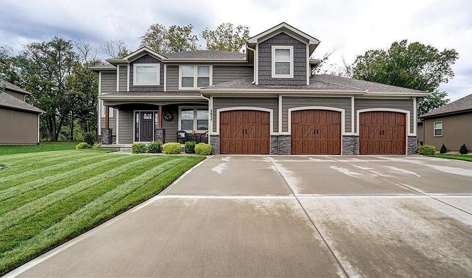1st image of 1611 NW Cottonwood Cir