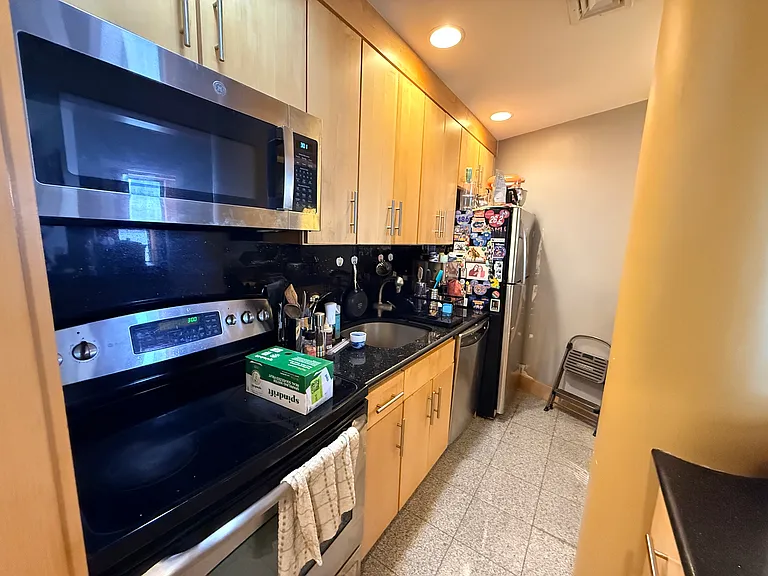 42 Beach St #8B — Photo 9