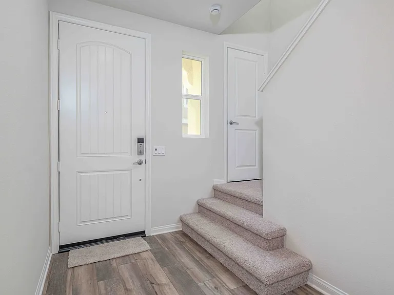 466 Meyer Pl — Photo 6