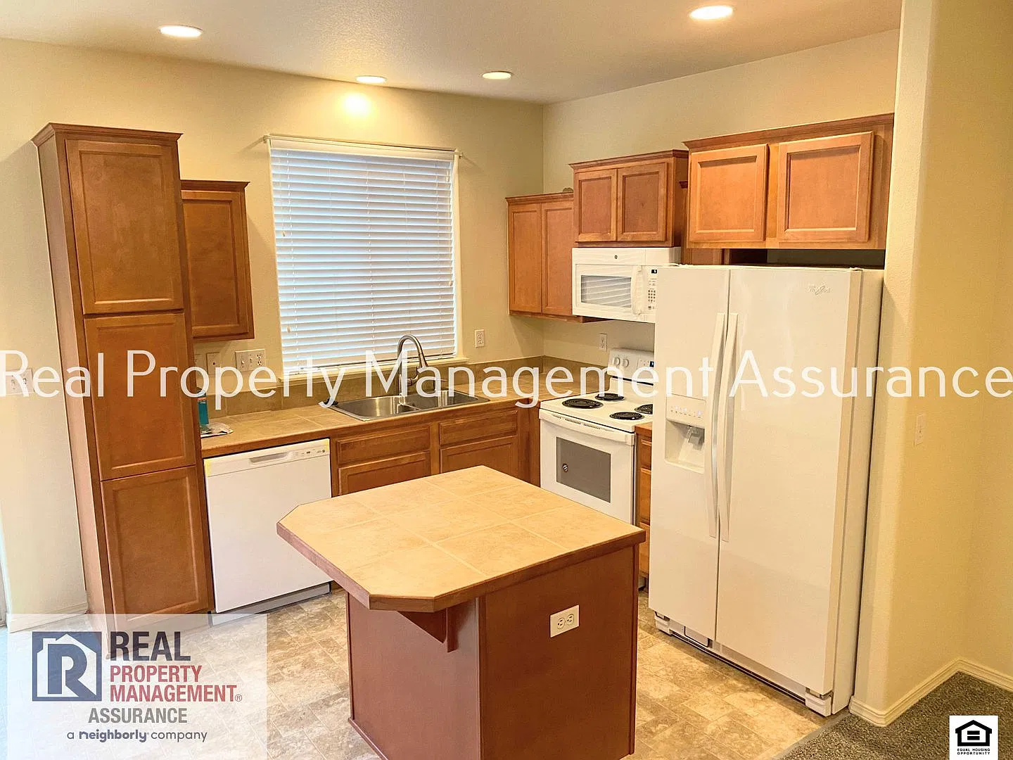 Spacious 3-Bedroom Beaverton Home with Gas Fireplace, Fenced Yard & Garage — Photo 3